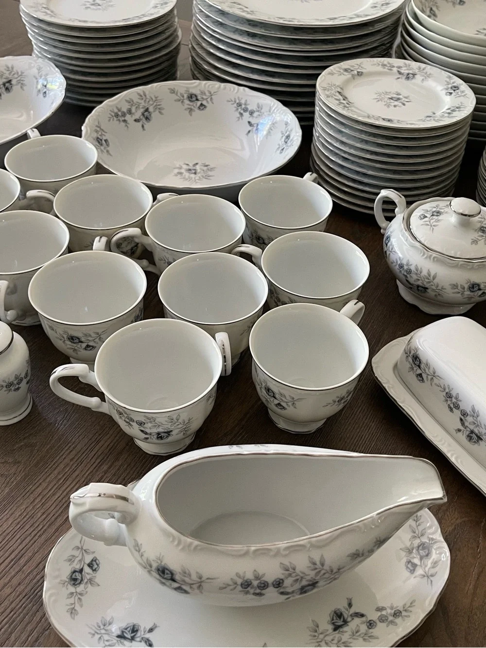 Antique Baroque Bleu by Danielle fine china from Japan